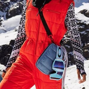 FP Movement High Peek Convertible Pouch/Blue